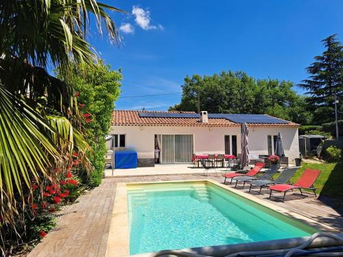 Villa Eguilles, ensoleillée, piscine à 10 mn d' Aix en Provence