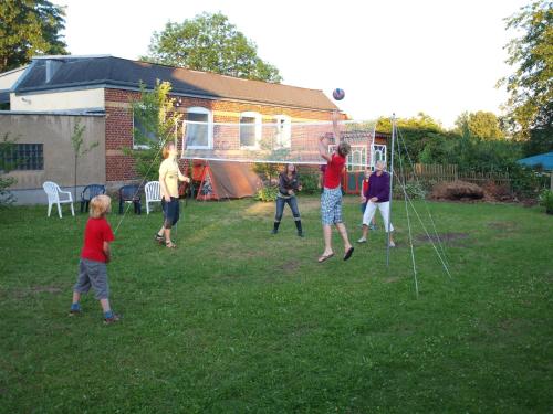 a group of people playing a game of frisbee at Gruppenhaus mit Sauna bis zu 18 Personen in Treuen