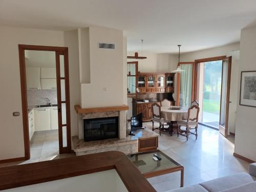 Posezení v ubytování Relax nel verde a 5 minuti dal mare in appartamento dentro villa con giardino