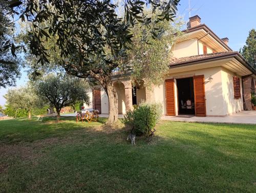 Zahrada ubytování Relax nel verde a 5 minuti dal mare in appartamento dentro villa con giardino