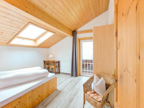 Postel nebo postele na pokoji v ubytování Urbane Apartment in Sankt Gallenkirch with Balcony