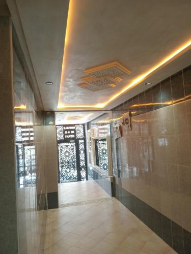 a hallway of a bathroom with a tile wall at Appartement Familial Près d'aéroport Ibn Batouta Tanger in Tangier