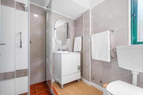 a bathroom with a sink and a mirror at Luzia by the Sea - T1 Acolhedor a Passos da Praia in Calheta