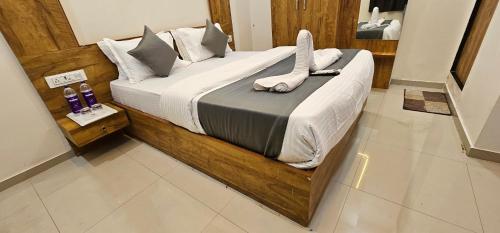 Katil atau katil-katil dalam bilik di Hotel Aaryodaya
