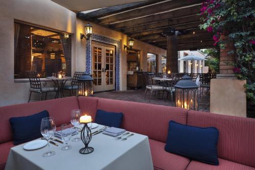 Restaurace v ubytování Royal Palms Resort and Spa, part of Hyatt