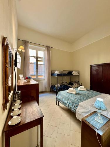 Una cama o camas en una habitación de Lucca Charm