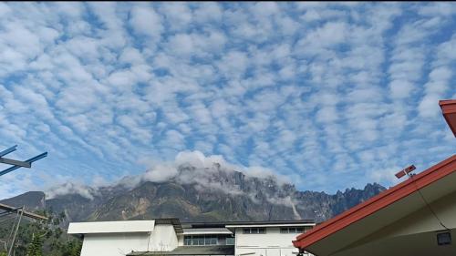 Pemandangan gunung umum atau pemandangan gunung yang diambil dari homestay
