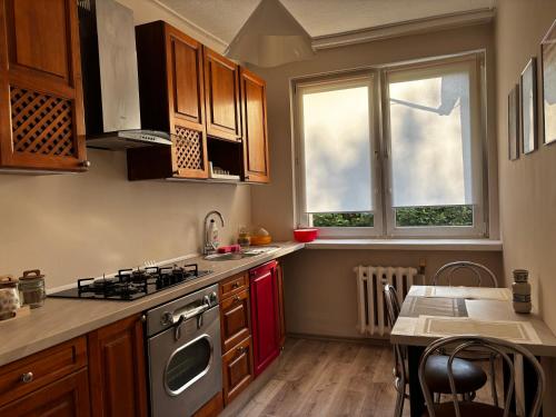 Dapur atau dapur kecil di Red Poppy Apartment