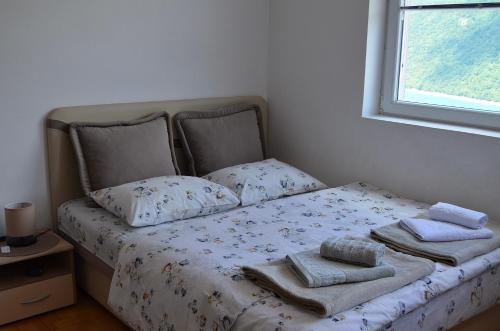Postel nebo postele na pokoji v ubytování APARTMENT JOVOVIC