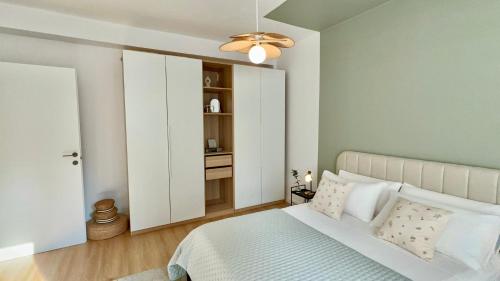 a bedroom with a white bed and a closet at 3 Kappa in Calolziocorte