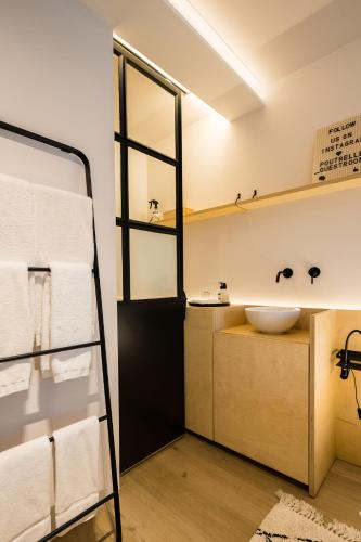 a bathroom with a sink and a mirror at Poutrelle Guestrooms in Bruges