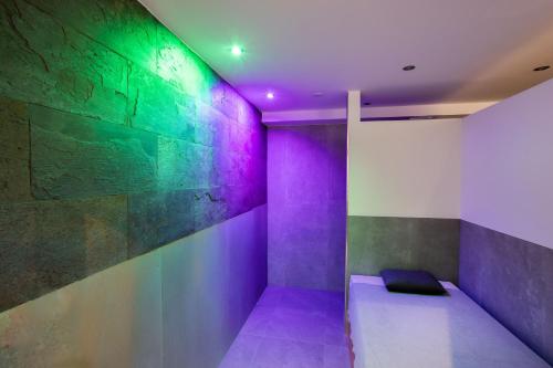 a room with a purple and green wall with a bench at Apart Hotel am Sonnenhügel in Bad Birnbach