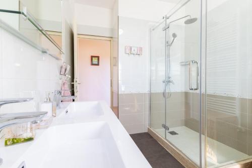 Bilik mandi di Casa Anika with Private Pool