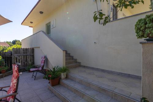 Balkoni atau teres di Casa Anika with Private Pool
