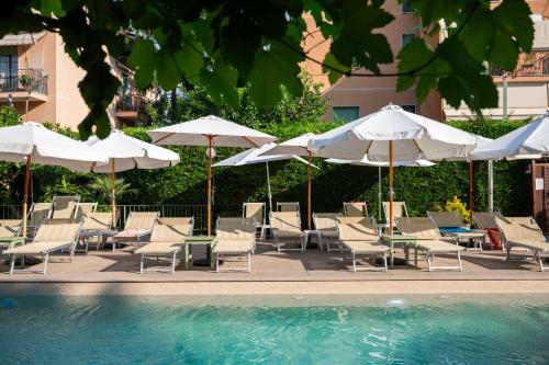 Kolam renang di atau dekat dengan Residence Holidays