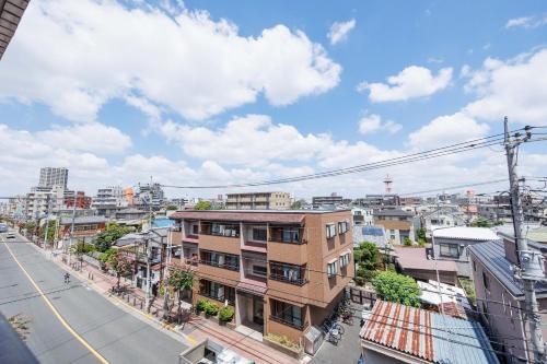 Pemandangan umum bagi Tokyo atau pemandangan bandar yang diambil dari apartmen