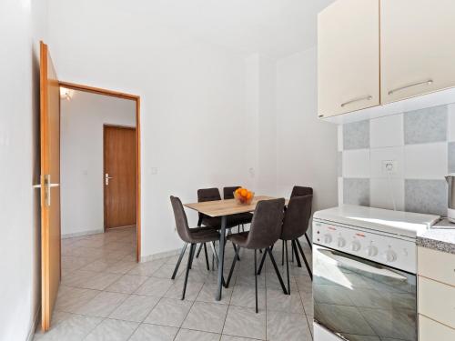 Simplistic Apartment in Vir with Garden