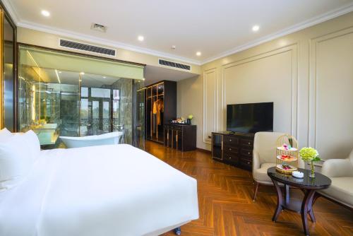 Televisyen dan/atau pusat hiburan di Adamo Hotel Hung Yen - Free Daily Access To The Jimjilbang