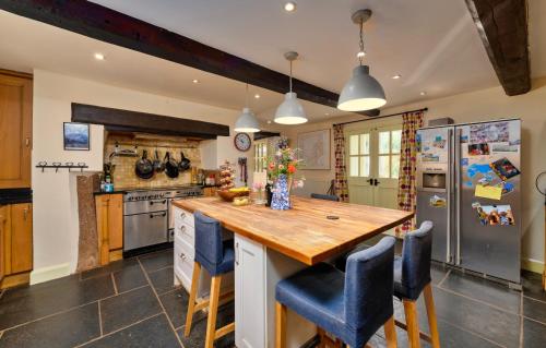 CwmcarvanにあるFinest Retreats - Bailey Glace Farmhouseのギャラリーの写真