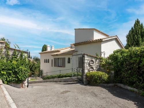 Mandelieu Villa with Rooftop