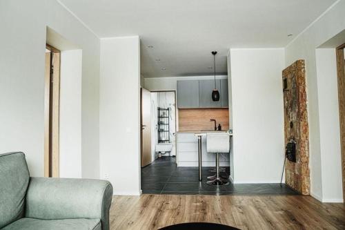 a living room with a couch and a kitchen at Modern apartment in Rõuge in Rõuge
