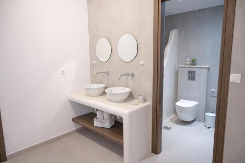 a bathroom with two sinks and a toilet at Rodhéa in Rhodes Town