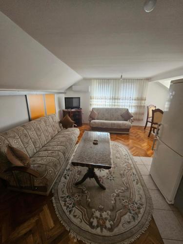 a living room with a couch and a table at Old Bazaar Altunalem Stay in Novi Pazar