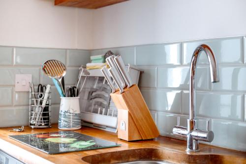 a kitchen counter with a knife block next to a sink at Perfect Booking Near Ramsgate Station And Beach in Ramsgate