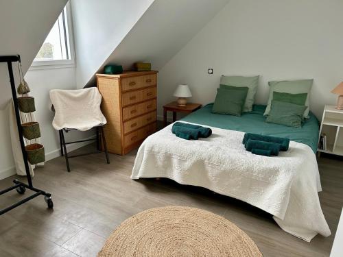 Ένα ή περισσότερα κρεβάτια σε δωμάτιο στο House 10p between Bourg and Beaches