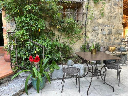 Un jardín fuera de Chambre d'hôtes et gîte de la la Bannette