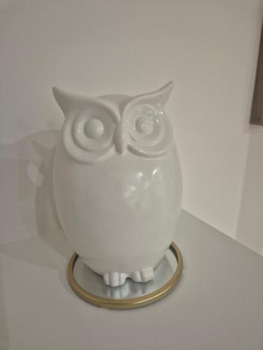 a white vase with an owl face on a table at Studio Dijon centre et facultés in Dijon