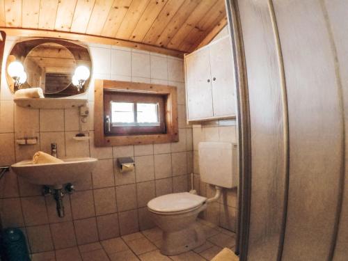 Ένα μπάνιο στο Cozy holiday apartment close to the slopes