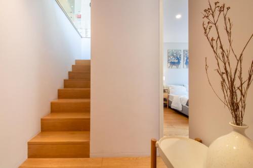 Primrose Deluxe 2BR w Parking by LovelyStay