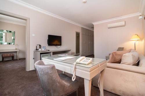 Μια τηλεόραση ή/και κέντρο ψυχαγωγίας στο Asrin Park Hotel & Spa Convention Center