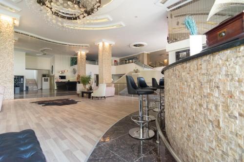 Η κουζίνα ή μικρή κουζίνα στο Asrin Park Hotel & Spa Convention Center