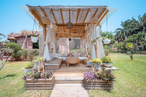 a gazebo with a couch in a yard at Lakala Complexe Touristique in O Ben Slimane