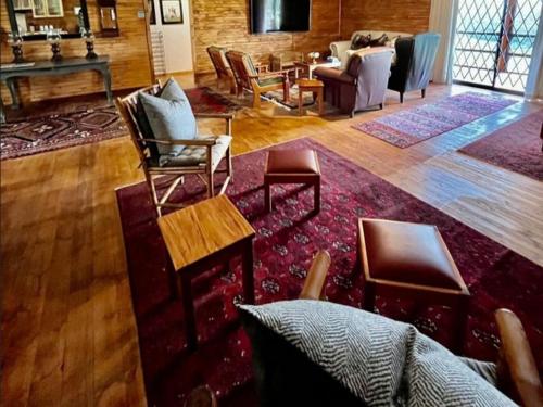 Un lugar para sentarse en Fireside Cabin