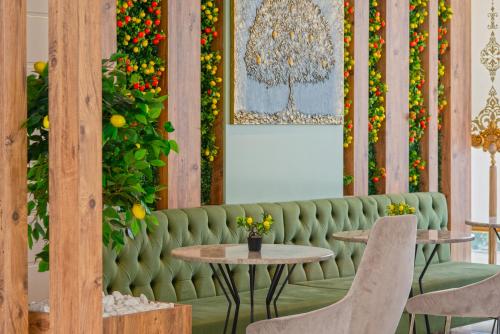 Гостиная зона в Citrus Luna Suite Hotel