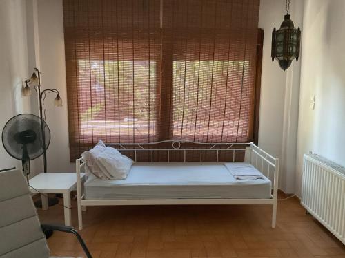 Ένα ή περισσότερα κρεβάτια σε δωμάτιο στο Rosemary studio