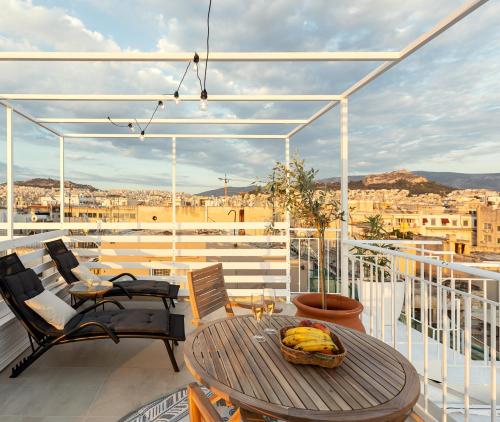 Private Rooftop Jacuzzi with Acropolis Views