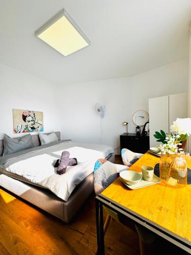 Comfortable Private Rooms in 5BR Apartment Near Kaufpark Alterlaa