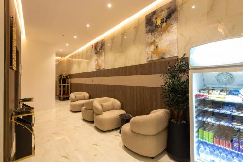 a waiting room with chairs and a drink cooler at فندق لوكسري سويتس- Luxury Suites Hotel in Taif