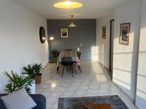 O zonă de relaxare la Grand appartement centre ville château St Pierre