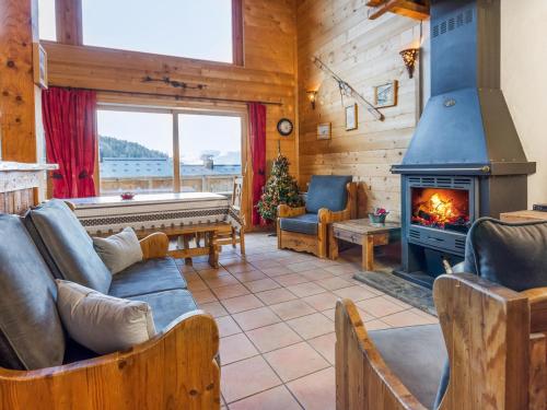 Χώρος καθιστικού στο Peisey Chalet with Balcony Views