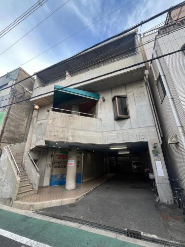 RAYS STAY - Direct from KIX, 5min train to Namba, 2King Beds-