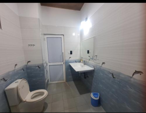 Ένα μπάνιο στο Lavendra Hotel