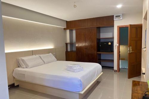 a bedroom with a white bed in a room at Eastan Golf View ChiangMai in Chiang Mai