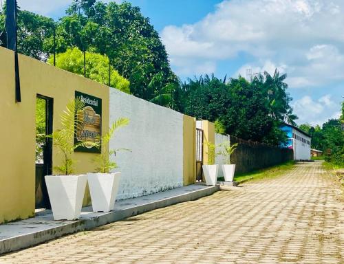 Κήπος έξω από το Hostel book - Hotel apartment Belém Amazonia