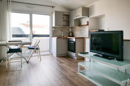 Gallery image of Joli studio avec balcon - 2 personnes in Les Sables-dʼOlonne
