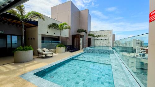 a swimming pool on the roof of a building at Versa - AP TOP na Ponta Verde - 3Q Alto Padrão Climatizado in Maceió